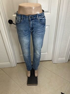 AeroPostale  Men’s Slim Straight Jeans in Washed Blue